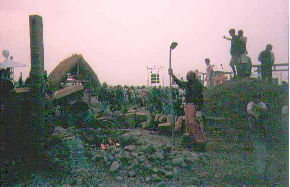 firepit.jpg (194380 bytes)